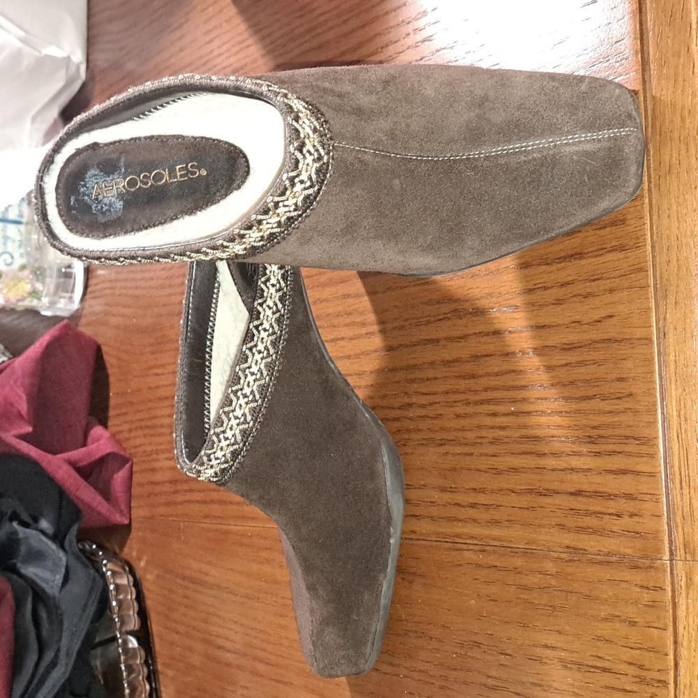 Size 9B Aerosoles dark brown suede clogs - Picture 1 of 8